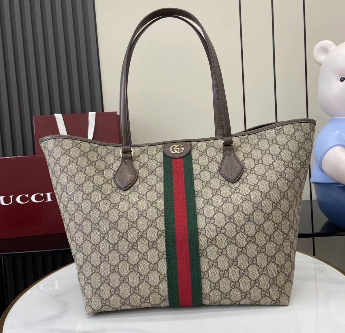 The iconic tote