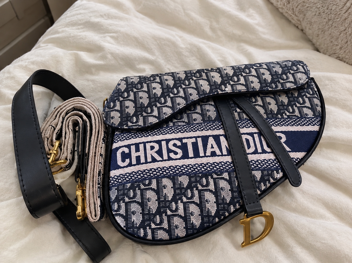 The elegant shoulder bag