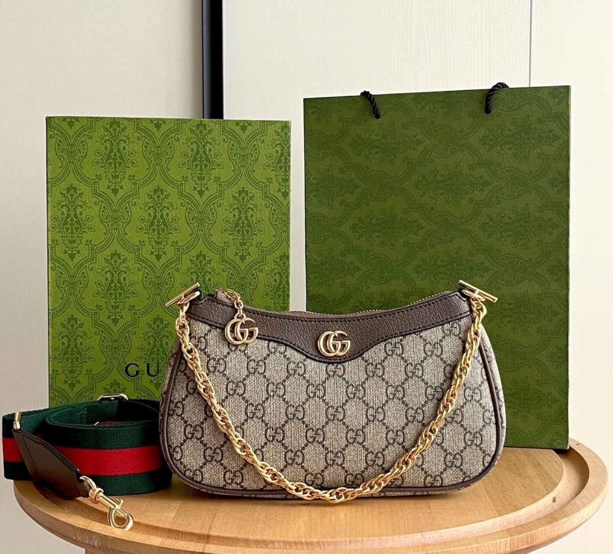 The essential handbag