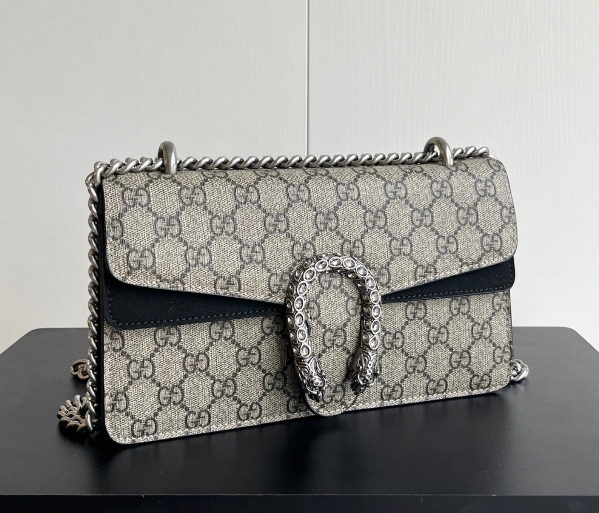 The refined handbag