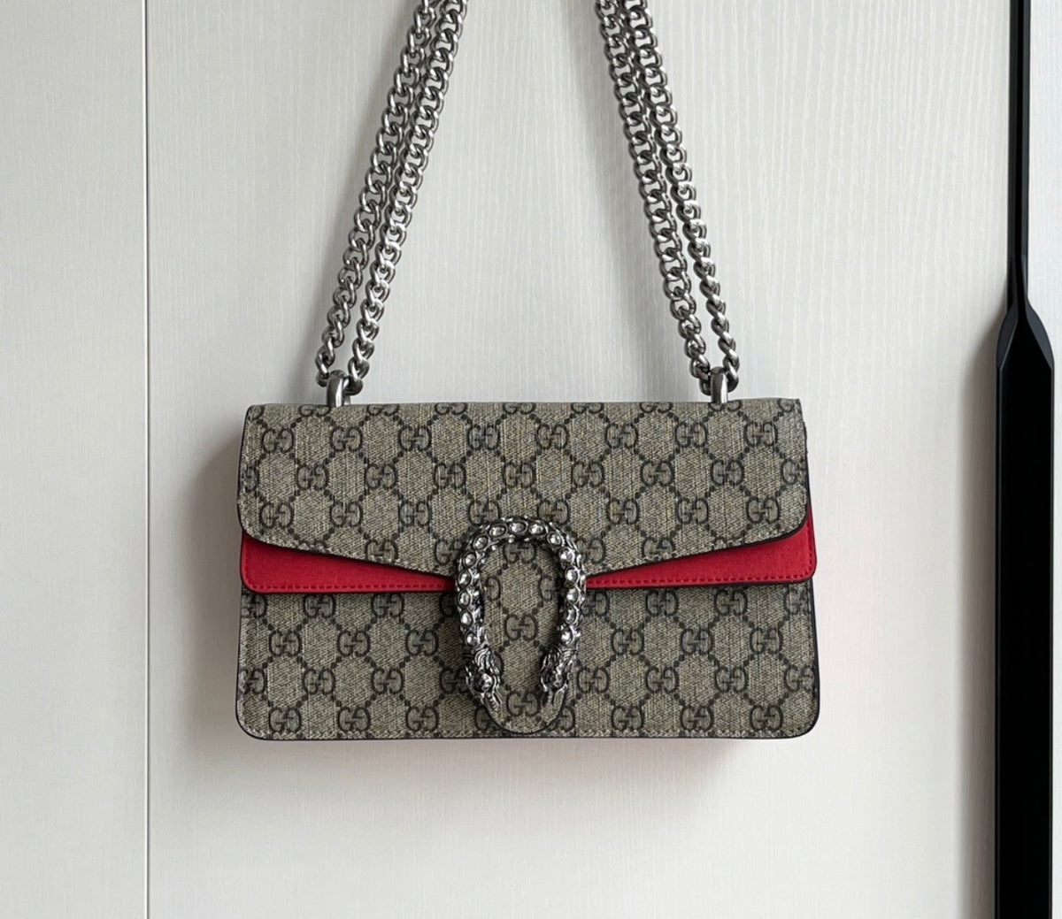 The refined handbag